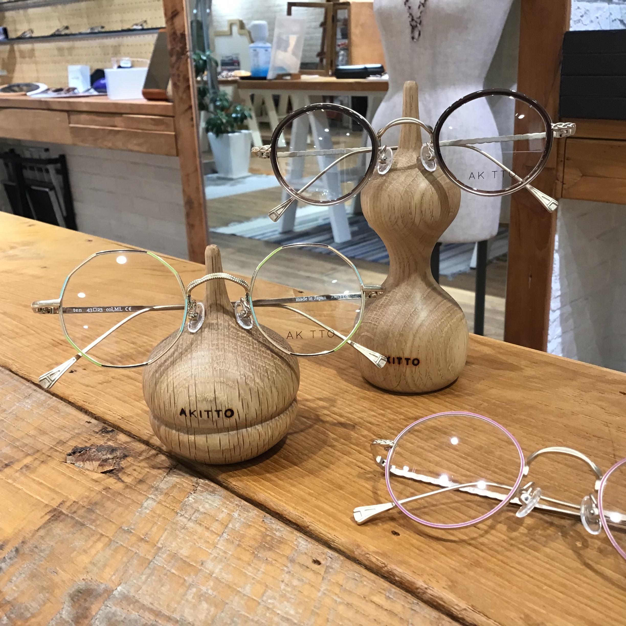 AKITTO/アキット 冬の装いに | メガネの井上（株式会社メガネ