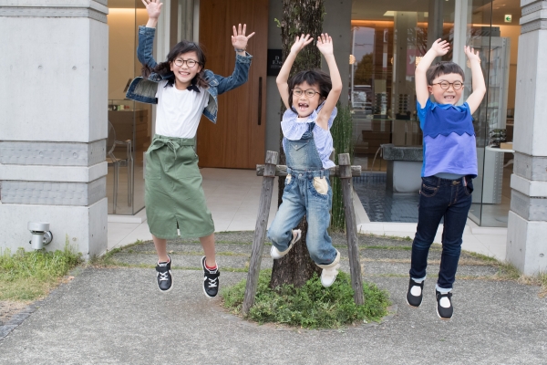 大宮店 かわいらしく 大人っぽい子供メガネ メガネの井上 メガネの井上 大宮店 株式会社メガネ コンタクトの井上