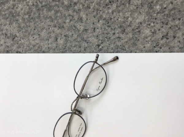 カメマンネンで知的な印象を演出