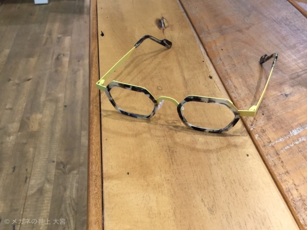 発色のよいアイウェア・アンバレンタイン